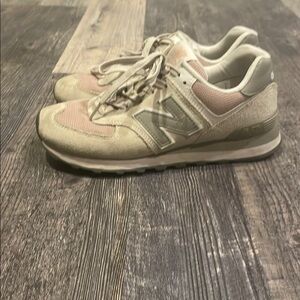 New Balance Women's Cream and Beige/Mauve 574